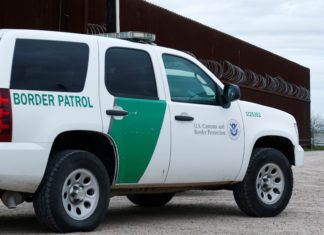 Biden, a inmigrantes atónitos por el caos político: «Aguanten, ya llego»