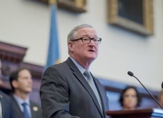 Kenney pide a Trump «ponerse los pantalones de niño grande» y asumir derrota