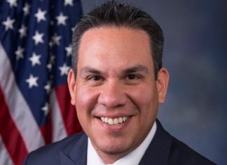 Latino Pete Aguilar elegido vicepresidente del comité demócrata en Congreso