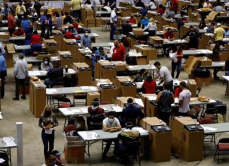 Los puertorriqueños salen a votar entre la esperanza y el pesimismo