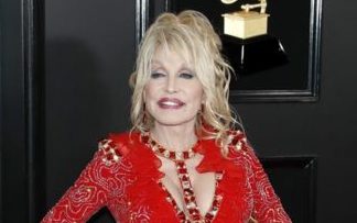 Dolly Parton financió la vacuna de Moderna contra el coronavirus