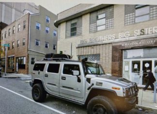 La policía de Filadelfia frustra supuesto complot para atacar el Centro de Convenciones y arrestan a 2 hombres fuertemente armados