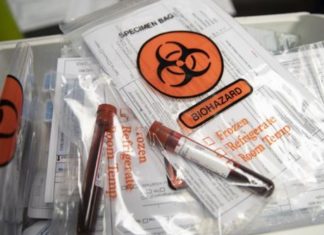 Más de 7.500 migrantes bajo custodia del ICE han contraído la covid-19