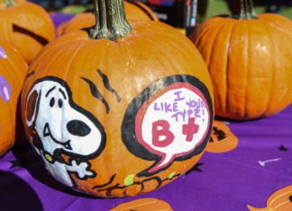 El Jardín Comunitario de la Calle Ruth comienza la temporada de otoño con las festividades de Halloween