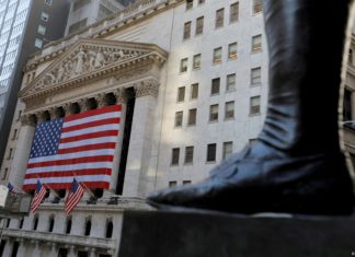 Wall Street alcanza máximos históricos tras firma de Trump a alivios por COVID-19