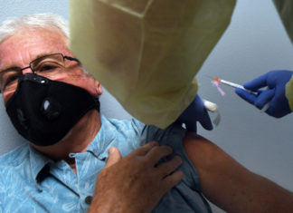 Qué deben esperar los adultos mayores de la vacuna contra COVID