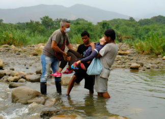 ¿Irse o regresar? El dilema de los venezolanos que buscan escapar de la crisis