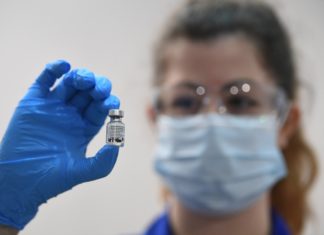 Médicos de EE.UU. urgen al Gobierno a aconsejar los aerosoles nasales anticovid