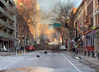 La explosión de Nashville vino de un vehículo que avisaba de una bomba