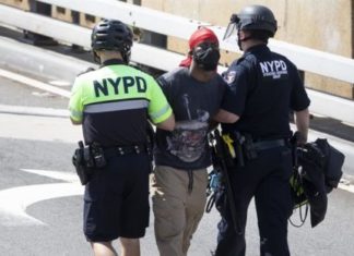 Marcha por MLK en Nueva York deja 29 arrestos y 11 agentes heridos