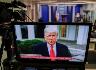 Trump pide a asaltantes del Capitolio volver a casa, pero insiste en fraude