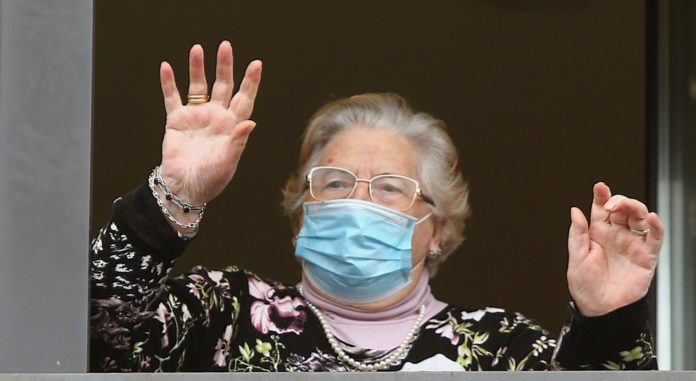 Un tratamiento reduce en un 80% el riesgo de covid en residencias de ancianos