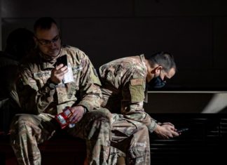 Los soldados del Capitolio: Con covid-19 y hacinados como sardinas en lata