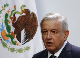 López Obrador recibe apoyo pero también críticas tras dar positivo al COVID-19