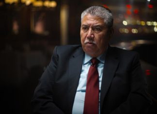 Policía latino es una celebridad gracias al asesino satánico de Netflix