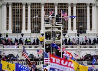 REACCIONES LOCALES AL ASALTO A LA DEMOCRACIA