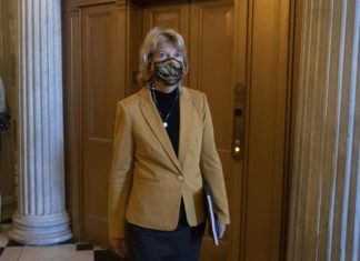 Lisa Murkowski, la primera senadora republicana que pide la dimisión de Trump