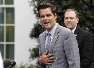 En vallas instan a 11 congresistas a dimitir por mentir sobre fraude en EEUU