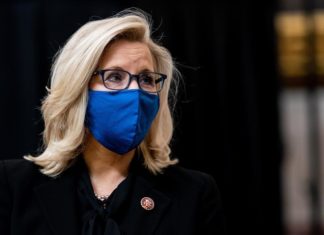 Republicanos mantienen a líder que apoyó el «impeachment» contra Trump