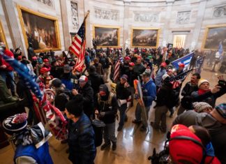 El asalto al Capitolio, narrado por sus testigos antes del juicio a Trump