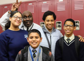 Los estudiantes de octavo grado dan el siguiente paso