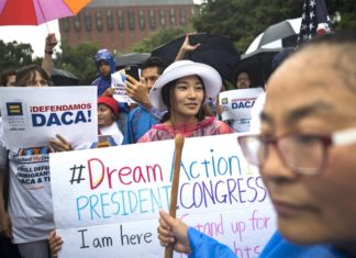 «Soñadores» lanzan app para que los inmigrantes se mantengan conectados