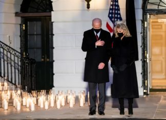 Biden homenajea a los 500.000 muertos por covid: «Hay luz en la oscuridad»