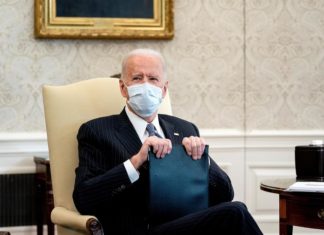 La parsimonia del Gobierno de Biden «desespera» a los inmigrantes