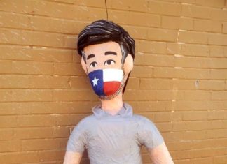 Criticado por su viaje a Cancún, Ted Cruz es ahora una piñata