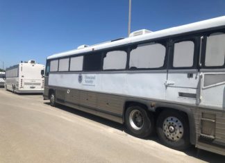 Un juez bloquea indefinidamente la moratoria en las deportaciones de Biden