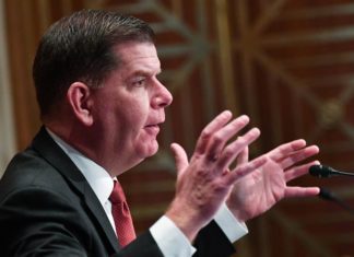 Latinos y afroamericanos acusan a Boston de discriminar contra sus negocios