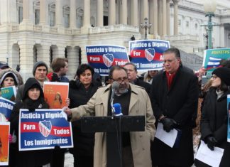 Congresista Raúl Grijalva busca terminar con cárceles privadas para migrantes