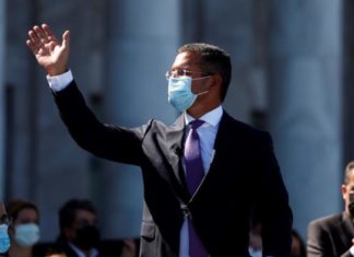 El gobernador de Puerto Rico aislado tras estar reunido con un positivo a la covid-19