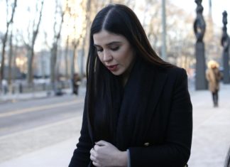 La esposa de «El Chapo», detenida sin fianza, afronta posible cadena perpetua
