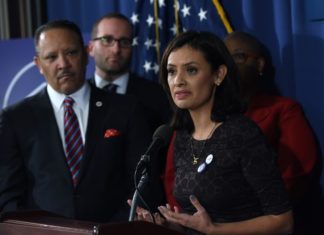 Iniciativa millonaria para combatir la desinformación entre los latinos