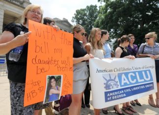 ACLU reta en la corte el Título 42 que Trump creó para expulsar a migrantes