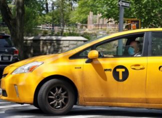 Taxistas y trabajadores de restaurantes, elegibles para vacuna en Nueva York