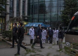 La misión de la OMS entrevista a algunos de los primeros contagiados en Wuhan