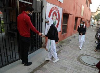 La India registra menos de 100 muertes de covid-19 por primera vez desde mayo