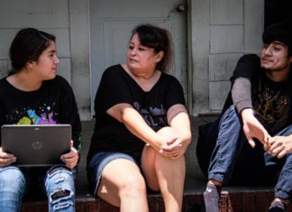 Estudiantes latinos deberán examinarse de inglés en persona a pesar de covid