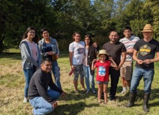 Un millar de latinos vuelve al salón de clases para ser granjeros en EE.UU.