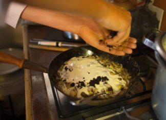 Si se le pega la comida a la sartén, el problema tiene explicación científica