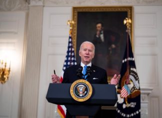 Biden quiere vacunar a todos los adultos en EE.UU. antes de finales de mayo