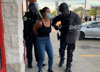 Continúa juicio a periodista estadounidense arrestada durante protesta