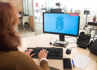 Las mujeres latinas son las más afectadas por la brecha salarial de género