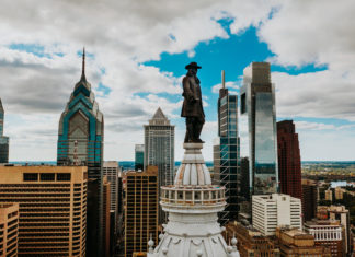 Filadelfia en el primer aniversario de los cierres de escuelas, comparte los logros de PHLConnectED