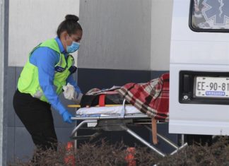 Los casos semanales de COVID suben un 7 % en el mundo y las muertes bajan un 6 %