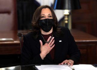 Kamala Harris admite que negocios latinos necesitan ayuda «urgente»