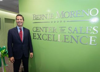 El empresario de origen colombiano Bernie Moreno se postula al Senado federal