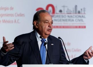 Slim lidera a los 51 millonarios latinos de la lista anual de Forbes